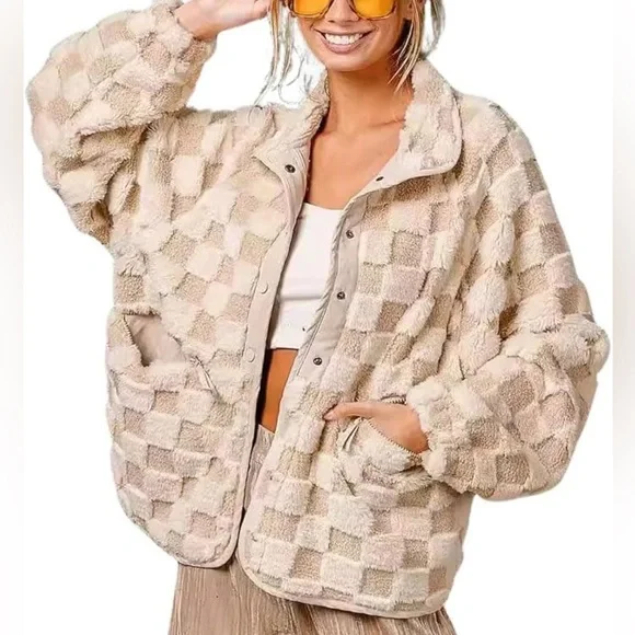NWOT Checkered Sherpa Jacket Women’s Oversized Fleece White Tan Checker Coat - Picture 6 of 14